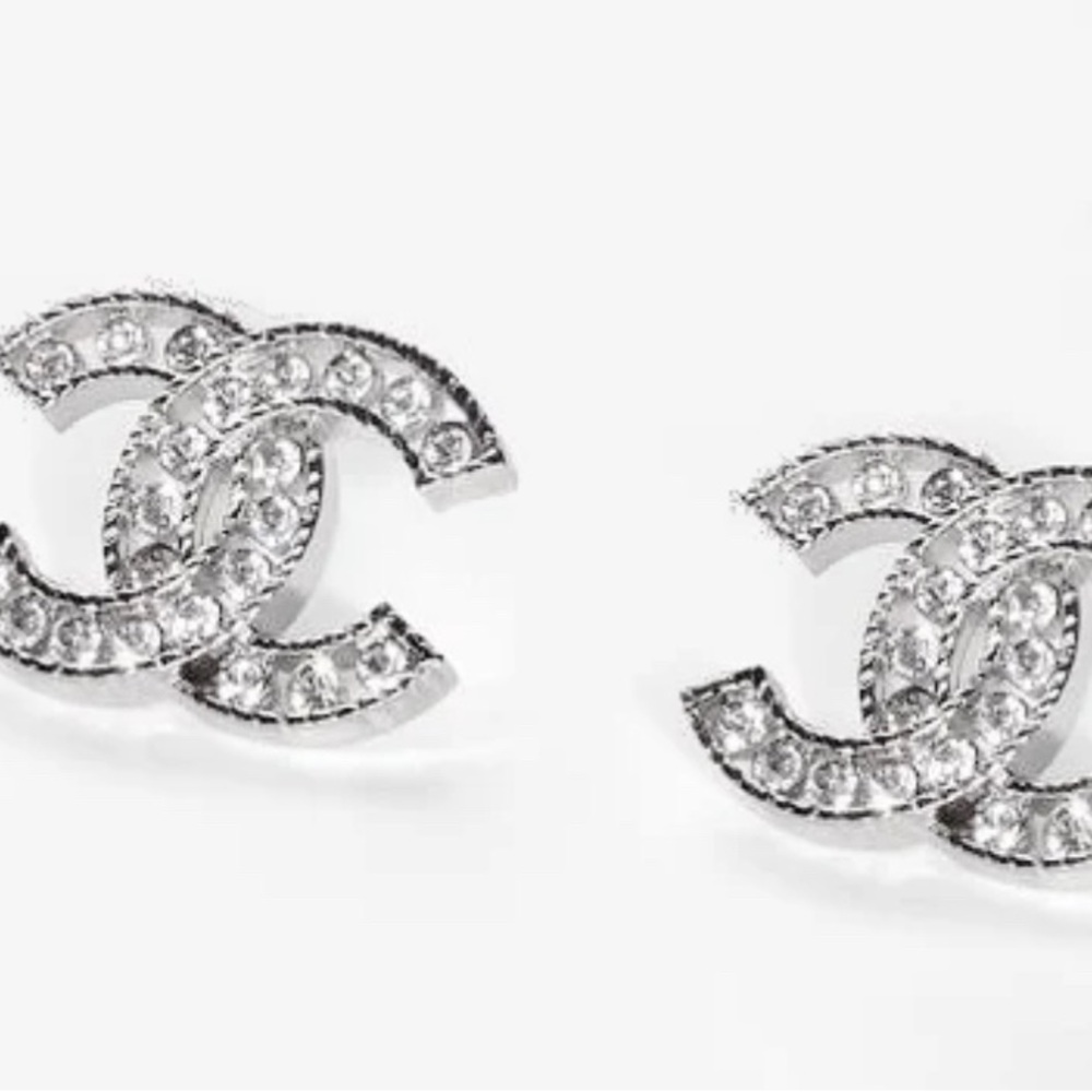 Absolutely stunning cc earrings brand new, rare and collectible. Must have! - Picture 12 of 13